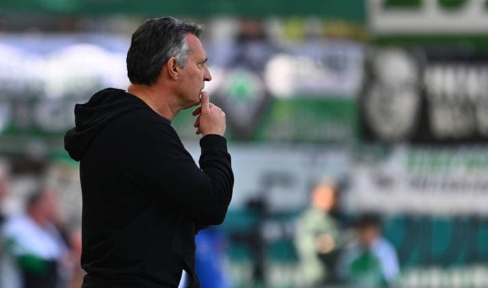 11 04 2026 Soccer Season 2025 2026 2 Soccer Bundesliga 29 Matchday SC Preussen Preussen Münster SCP SpVgg Greuther Fürth SGF Kleeblatt Sportfoto Zink xwoxzix DFL regulations prohibit any use of photographs as image sequences and or quasi video only for editorial use Alois Schwartz Trainer Preußen Münster nachdenklich