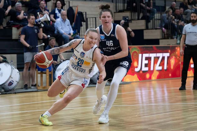 Toyota DBBL 2025 2026 Syntainics MBC vs BC Marburg Blue Dolphins Playoff Semifinal, Game 1 Halle Saale, Germany April 11, 2026 In the picture from left in a duel Lea Debeljak Marburg and Romy Bär Baer Halle Halle Saale swh Arena Sachsen Anhalt Germany