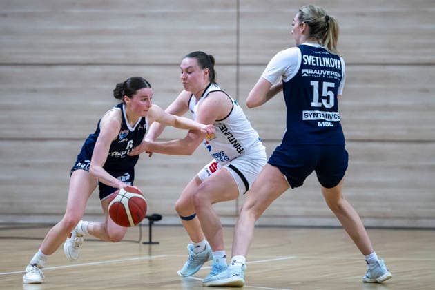 Toyota DBBL 2025 2026 Syntainics MBC vs BC Marburg Blue Dolphins Playoff Semifinal, Game 1 Halle Saale, Germany April 11, 2026 In the picture from left in duel Nicole Brochlitz Halle , Lucy Michel Marburg and Sona Svetlikova Halle Halle Saale swh Arena Sachsen Anhalt Germany