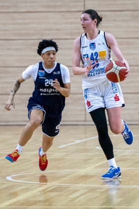 Toyota DBBL 2025 2026 Syntainics MBC vs BC Marburg Blue Dolphins Playoff Semifinal, Game 1 Halle Saale, Germany April 11, 2026 Pictured from left Liz Smith Halle and Mia Heide Marburg Halle Saale swh Arena Sachsen Anhalt Germany