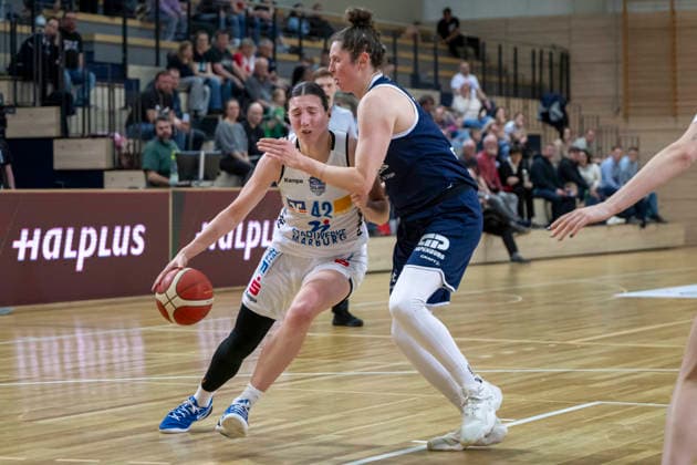 Toyota DBBL 2025 2026 Syntainics MBC vs BC Marburg Blue Dolphins Playoff Semifinal, Game 1 Halle Saale, Germany April 11, 2026 In the picture from left in a duel Mia Heide Marburg and Romy Bär Baer Halle Halle Saale swh Arena Sachsen Anhalt Germany