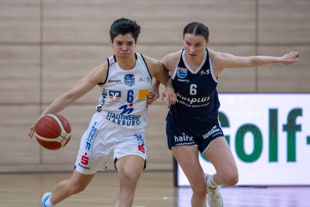 Toyota DBBL 2025 2026 Syntainics MBC vs BC Marburg Blue Dolphins Playoff Semifinal, Game 1 Halle Saale, Germany April 11, 2026 In the picture from left Ana Raimundo Marburg and Nicole Brochlitz Halle Halle Saale swh Arena Sachsen Anhalt Germany