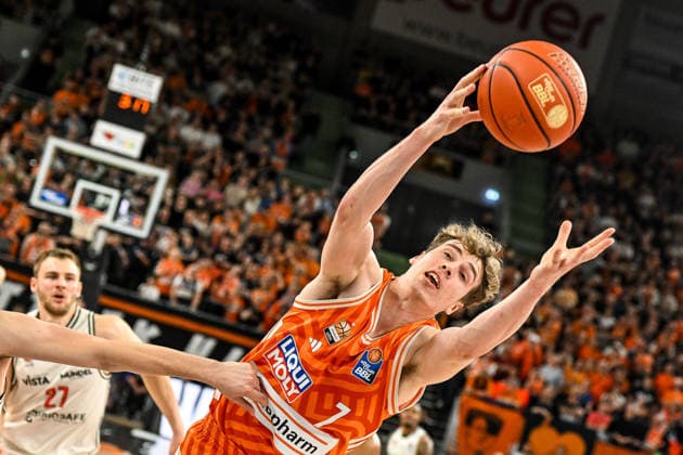 GER, BBL, ratiopharm Ulm vs BMA 365 Bamberg Baskets 11 04 2026, ratiopharm arena, Neu Ulm, GER, BBL, ratiopharm Ulm vs BMA 365 Bamberg Baskets, in the picture Tobias Brahe Jensen Ulm, 7 captures the ball nordphotoxGmbHx xHafner nph00200