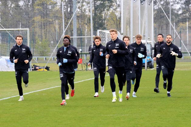 DEU, DFL, 2 FBL Hertha BSC, Training, 12 04 2026, Sportforum, Berlin, DEU, DFL, 2 FBL Hertha BSC, Training, im Bild Hertha Spielerkreis DFL regulations prohibit any use of Photographs as image sequences and or quasi video nordphotoxGmbHx xEngler nph00076