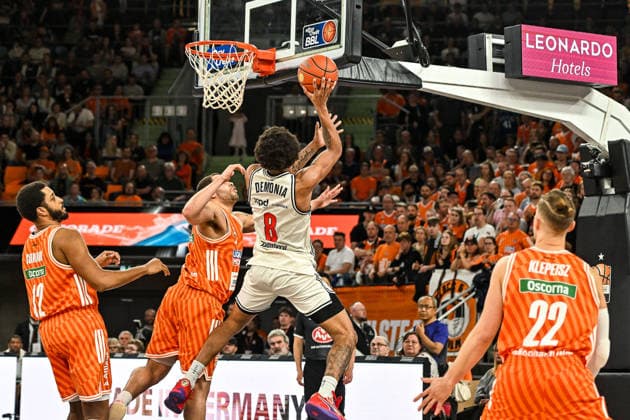 GER, BBL, ratiopharm Ulm vs BMA 365 Bamberg Baskets 11 04 2026, ratiopharm arena, Neu Ulm, GER, BBL, ratiopharm Ulm vs BMA 365 Bamberg Baskets, in the picture Demarcus Marquette Demonia Bamberg, 8 goes decisively to the basket and is stopped by a foul nordphotoxGmbHx xHafner nph00200