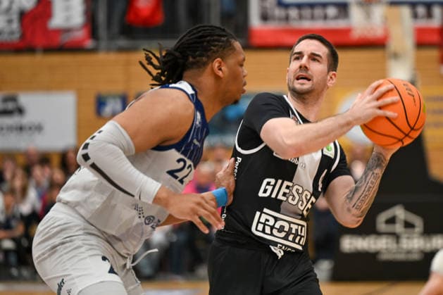 Adnan Arslanagic 4, Malek Green 22 31. Spieltag, 2.Bundesliga Pro A, 46ers, Basketball, Basketball Saison 2025 2026, BBL, Deutschland, VfL SparkassenStars Bochum - Giessen 46ers, Gießen in schwarz, Bochum in weiß, Herren, *** Adnan Arslanagic 4, Malek Green 22 31 Matchday, 2 Bundesliga Pro A, 46ers, Basketball, Basketball season 2025 2026, BBL, Germany, VfL SparkassenStars Bochum Giessen 46ers, Giessen in black, Bochum in white, Men,