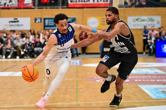 Lamar Jones, Kyle Castlin 31. Spieltag, 2.Bundesliga Pro A, 46ers, Basketball, Basketball Saison 2025 2026, BBL, Deutschland, VfL SparkassenStars Bochum - Giessen 46ers, Gießen in schwarz, Bochum in weiß, Herren *** Lamar Jones, Kyle Castlin 31 Matchday, 2 Bundesliga Pro A, 46ers, Basketball, Basketball season 2025 2026, BBL, Germany, VfL SparkassenStars Bochum Giessen 46ers, Giessen in black, Bochum in white, Men