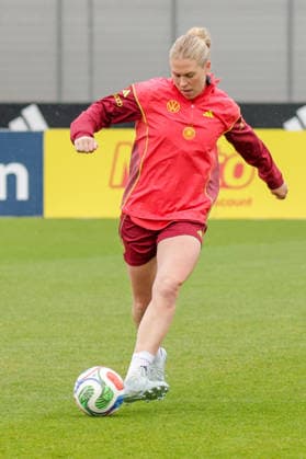12 04 2026, xgrfx, Football DFB Media Dates, German Womens National Team Training v l Rebecca Knaak German Womens National Team DFL DFB REGULATIONS PROHIBIT ANY USE OF PHOTOGRAPHS as IMAGE SEQUENCES and or QUASI VIDEO Herzogenaurach