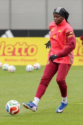 12 04 2026, xgrfx, Football DFB Media Dates, German Womens National Team Training v l Nicole Anyomi German Womens National Team DFL DFB REGULATIONS PROHIBIT ANY USE OF PHOTOGRAPHS as IMAGE SEQUENCES and or QUASI VIDEO Herzogenaurach