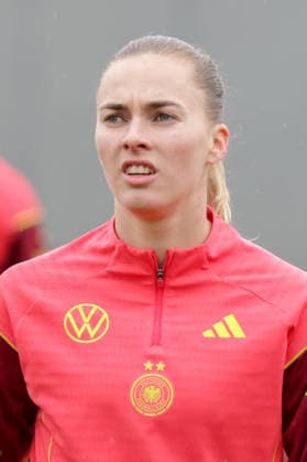12 04 2026, xgrfx, Football DFB Media Dates, German Womens National Team Training v l Laura Freigang German Womens National Team DFL DFB REGULATIONS PROHIBIT ANY USE OF PHOTOGRAPHS as IMAGE SEQUENCES and or QUASI VIDEO Herzogenaurach