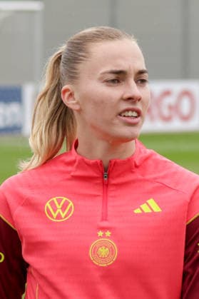 12 04 2026, xgrfx, Football DFB Media Dates, German Womens National Team Training v l Laura Freigang German Womens National Team DFL DFB REGULATIONS PROHIBIT ANY USE OF PHOTOGRAPHS as IMAGE SEQUENCES and or QUASI VIDEO Herzogenaurach