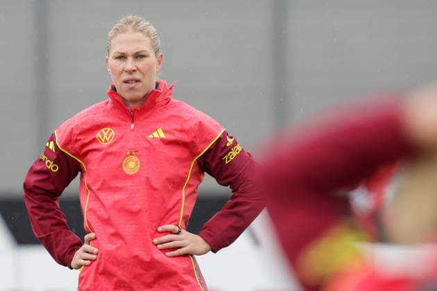 12 04 2026, xgrfx, Football DFB Media Dates, German Womens National Team Training v l Rebecca Knaak German Womens National Team DFL DFB REGULATIONS PROHIBIT ANY USE OF PHOTOGRAPHS as IMAGE SEQUENCES and or QUASI VIDEO Herzogenaurach