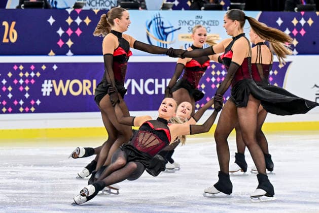 Synchronized Skating - SYNCHRO9 Team Finland (FIN) also Demo für Olympia bei der ISU Weltmeisterschaft im Synchroneiskunstlauf am 11.04.2026 in Salzburg, Salzburg, Österreich Salzburg Salzburgarena Salzburg Österreich *** Synchronized Skating SYNCHRO9 Team Finland FIN also demo for Olympia at the ISU World Synchronized Figure Skating Championships on 11 04 2026 in Salzburg, Salzburg, Austria Salzburg Salzburgarena Salzburg Austria