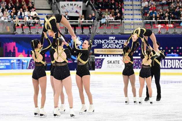 Synchronized Skating - SYNCHRO9 Team United States of Ameria (USA) also Demo für Olympia bei der ISU Weltmeisterschaft im Synchroneiskunstlauf am 11.04.2026 in Salzburg, Salzburg, Österreich Salzburg Salzburgarena Salzburg Österreich *** Synchronized Skating SYNCHRO9 Team United States of Ameria USA also demo for Olympia at the ISU World Synchronized Figure Skating Championships on 11 04 2026 in Salzburg, Salzburg, Austria Salzburg Salzburgarena Salzburg Austria