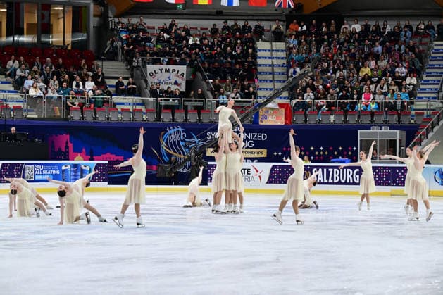 Synchronized Skating - Team Colibris Vienna Senior (AUT) bei der ISU Weltmeisterschaft im Synchroneiskunstlauf am 11.04.2026 in Salzburg, Salzburg, Österreich Salzburg Salzburgarena Salzburg Österreich *** Synchronized Skating Team Colibris Vienna Senior AUT at the ISU World Synchronized Figure Skating Championships on 11 04 2026 in Salzburg, Salzburg, Austria Salzburg Salzburgarena Salzburg Austria