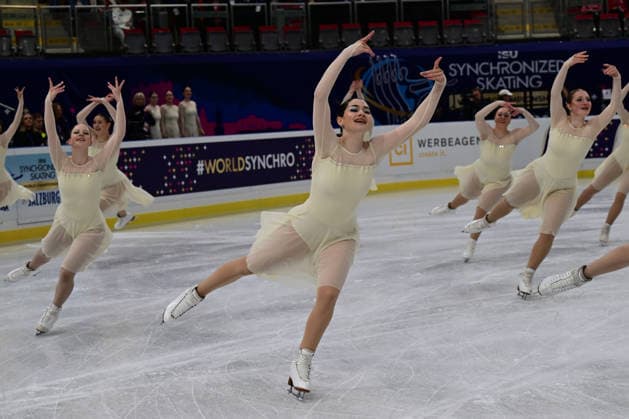 Synchronized Skating - Team Colibris Vienna Senior (AUT) bei der ISU Weltmeisterschaft im Synchroneiskunstlauf am 11.04.2026 in Salzburg, Salzburg, Österreich Salzburg Salzburgarena Salzburg Österreich *** Synchronized Skating Team Colibris Vienna Senior AUT at the ISU World Synchronized Figure Skating Championships on 11 04 2026 in Salzburg, Salzburg, Austria Salzburg Salzburgarena Salzburg Austria