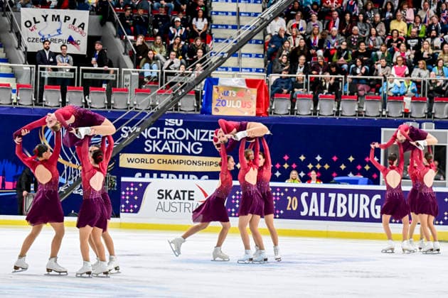 Synchronized Skating - Team United Angels Deutschland (GER) bei der ISU Weltmeisterschaft im Synchroneiskunstlauf am 11.04.2026 in Salzburg, Salzburg, Österreich Salzburg Salzburgarena Salzburg Österreich *** Synchronized Skating Team United Angels Germany GER at the ISU World Synchronized Figure Skating Championships on 11 04 2026 in Salzburg, Salzburg, Austria Salzburg Salzburgarena Salzburg Austria