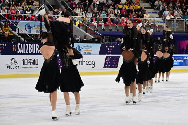 Synchronized Skating - Team Cool Dreams Schweiz (SUI) bei der ISU Weltmeisterschaft im Synchroneiskunstlauf am 11.04.2026 in Salzburg, Salzburg, Österreich Salzburg Salzburgarena Salzburg Österreich *** Synchronized Skating Team Cool Dreams Switzerland SUI at the ISU World Synchronized Figure Skating Championships on 11 04 2026 in Salzburg, Salzburg, Austria Salzburg Salzburgarena Salzburg Austria