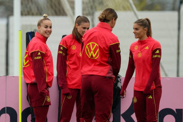 Herzogenaurach, Germany, April 12, 2026 International match preparation for the womens World Cup qualifier against Austria Training in Herzogenaurach Pictured from left Giulia Gwinn Germany , Jule Brand Germany , Larissa Mühlhaus Muehlhaus Germany and Selina Cerci Germany Copyright: HMBxMedia MadeleinexFantini