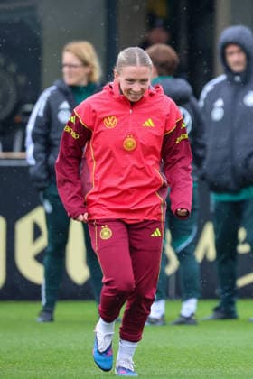 Herzogenaurach, Germany, April 12, 2026 International match preparation for the womens World Cup qualifier against Austria Training in Herzogenaurach In the picture Elisa Senß Senss Germany Copyright: HMBxMedia MadeleinexFantini