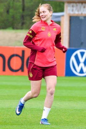 Herzogenaurach, Germany, April 12, 2026 International match preparation for the womens World Cup qualifier against Austria Training in Herzogenaurach In the picture Sjoeke Nüsken Nuesken Germany Copyright: HMBxMedia MadeleinexFantini