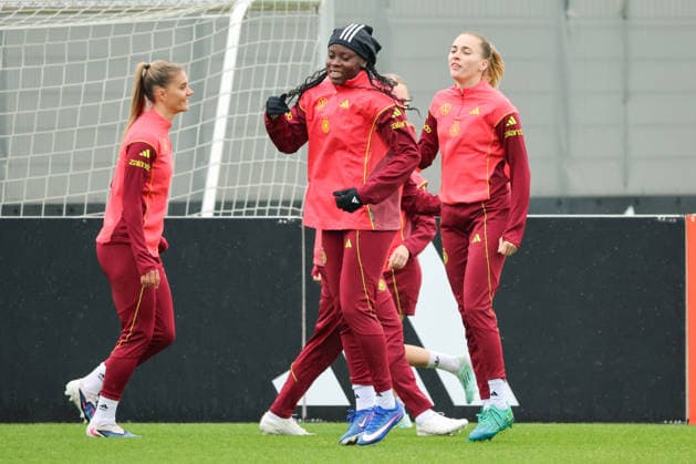 Herzogenaurach, Germany, April 12, 2026 International match preparation for the womens World Cup qualifier against Austria Training in Herzogenaurach In the picture from left Selina Cerci Germany , Nicole Anyomi Germany and Laura Freigang Germany Copyright: HMBxMedia MadeleinexFantini