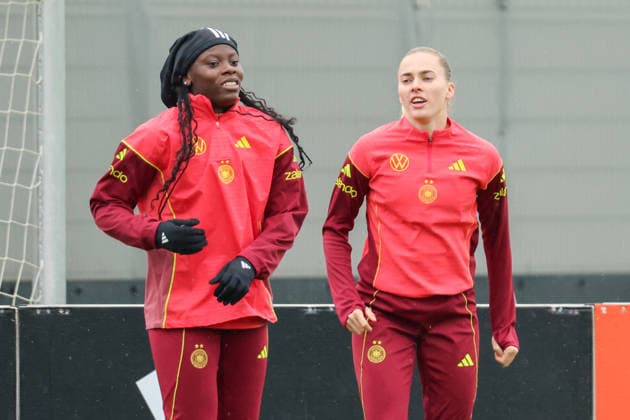 Herzogenaurach, Germany, April 12, 2026 International match preparation for the womens World Cup qualifier against Austria Training in Herzogenaurach Pictured from left Nicole Anyomi Germany and Laura Freigang Germany Copyright: HMBxMedia MadeleinexFantini