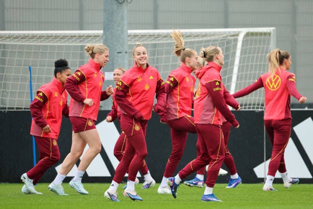 Herzogenaurach, Germany, 12 April 2026 International match preparation for the womens World Cup qualifier against Austria Training in Herzogenaurach Pictured from left Copyright: HMBxMedia MadeleinexFantini