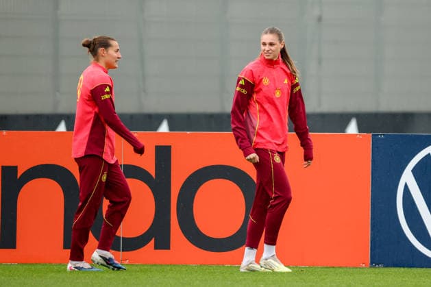 Herzogenaurach, Germany, April 12, 2026 International match preparation for the womens World Cup qualifier against Austria Training in Herzogenaurach Pictured from left Carlotta Wamser Germany and Jule Brand Germany Copyright: HMBxMedia MadeleinexFantini