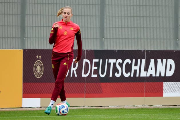 Herzogenaurach, Germany, April 12, 2026 International match preparation for the womens World Cup qualifier against Austria Training in Herzogenaurach In the picture Laura Freigang Germany Copyright: HMBxMedia MadeleinexFantini