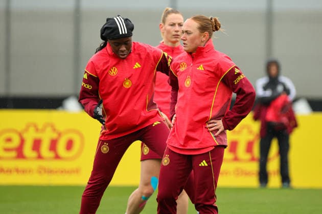 Herzogenaurach, Germany, April 12, 2026 International match preparation for the womens World Cup qualifier against Austria Training in Herzogenaurach Pictured from left Nicole Anyomi Germany and Lisanne Gräwe Graewe Germany Copyright: HMBxMedia MadeleinexFantini