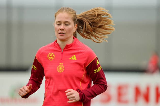 Herzogenaurach, Germany, April 12, 2026 International match preparation for the womens World Cup qualifier against Austria Training in Herzogenaurach In the picture Sjoeke Nüsken Nuesken Germany Copyright: HMBxMedia MadeleinexFantini