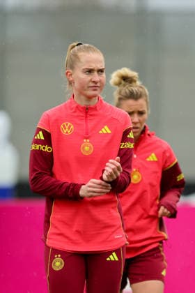 Herzogenaurach, Germany, April 12, 2026 International match preparation for the womens World Cup qualifier against Austria Training in Herzogenaurach In the picture Janina Minge Germany Copyright: HMBxMedia MadeleinexFantini