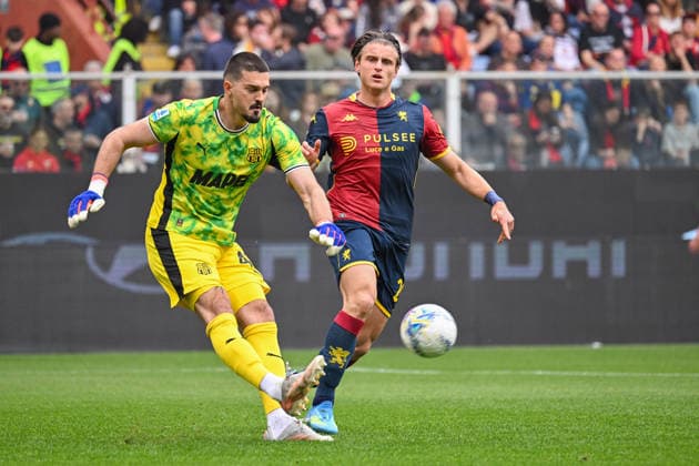 Sassuolo s goalkeeper Arijanet Muric in action during the Serie A soccer match between Genoa and Sassuolo at the Luigi Ferraris Stadium in Genoa, Italy - Sunday, April 12, 2026. - Soccer .  Copyright: xTanoxPecoraro LaPressex