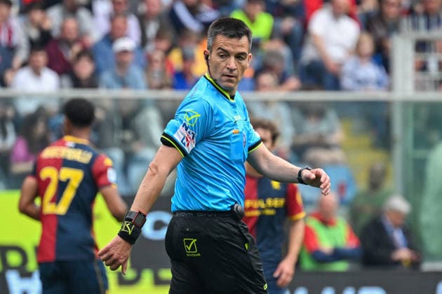 the referee during the Serie A soccer match between Genoa and Sassuolo at the Luigi Ferraris Stadium in Genoa, Italy - Sunday, April 12, 2026. - Soccer .  Copyright: xTanoxPecoraro LaPressex