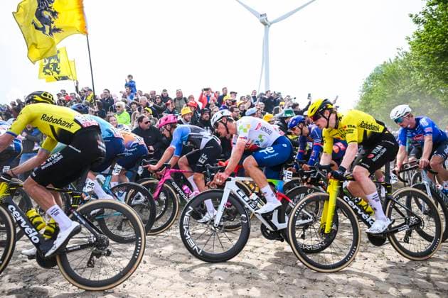 Paris - Roubaix Hauts-de-France 2026 Cycling Race ROUBAIX, FRANCE - APRIL 12 : Dauphin Florian (FRA) of TotalEnergies in action during the 123rd edition of Paris - Roubaix Hauts-de-France an UCI World Tour 1.UWT one day cycling road race for Men Elite of 258 km with start in Compiegne and finish in Roubaix on April 12, 2026 in Roubaix, France, 12 04 2026 ( Motordriver Kenny Verfaillie - Roubaix France  Copyright: xVincentxKalutx