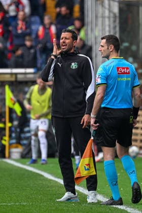 Sassuolo s head coach Fabio Grosso during the Serie A soccer match between Genoa and Sassuolo at the Luigi Ferraris Stadium in Genoa, Italy - Sunday, April 12, 2026. - Soccer .  Copyright: xTanoxPecoraro LaPressex