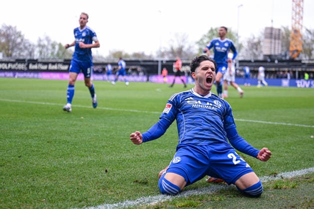 12.04.2026, Fussball, 2. Bundesliga, Saison 2025 2026, 29. Spieltag, SV 07 Elversberg - FC Schalke 04, Soufiane El-Faouzi (FC Schalke 04) freut sich über das Tor zum 1:1, xRHR-FOTO YYx *** 12 04 2026, Football, 2 Bundesliga, Season 2025 2026, Matchday 29, SV 07 Elversberg FC Schalke 04, Soufiane El Faouzi FC Schalke 04 is happy about the goal for 1 1, xRHR PHOTO YYx Copyright: KROEGER RHR-FOTOx RHR-FOTO YY