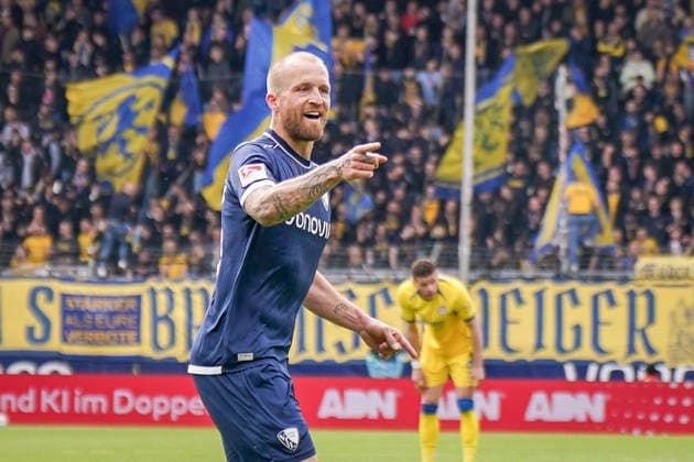 Germany Soccer 2 Bundesliga 2025 2026, Matchday 29 VfL Bochum vs Eintracht Braunschweig Vonovia Ruhrstadion Goal and goal celebration to 2 0 by Philipp Hofmann VfL Bochum, 33 Joy, emotions, jubilation after VAR check after referee Wolfgang Haslberger returned the goal though Copyright: xJOERANxSTEINSIEKx