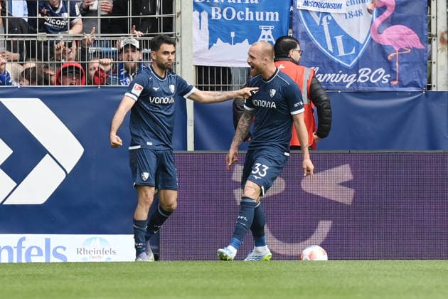 Jubel 1 0 v li , Gerrit Holtmann VfL Bochum , Philipp Hofmann VfL Bochum 12 04 2026, Fußball 2 Bundesliga, Saison 2025 2026, 29 Spieltag, VfL Bochum Eintracht Braunschweig DFL regulations prohibit any use of photographs as image sequences and or quasi video Bochum Vonovia Ruhrstadion Nordrhein Westfalen Germany Team2