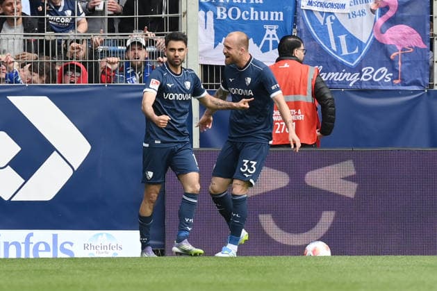 Jubel 1 0 v li , Gerrit Holtmann VfL Bochum , Philipp Hofmann VfL Bochum 12 04 2026, Fußball 2 Bundesliga, Saison 2025 2026, 29 Spieltag, VfL Bochum Eintracht Braunschweig DFL regulations prohibit any use of photographs as image sequences and or quasi video Bochum Vonovia Ruhrstadion Nordrhein Westfalen Germany Team2