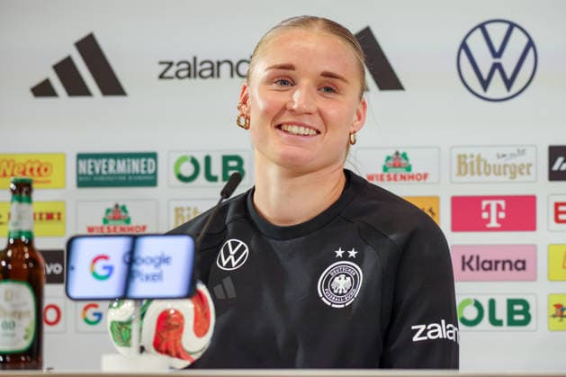 Herzogenaurach, Germany, April 12, 2026 International match preparations for the Womens World Cup qualifier against Austria Press conference in Herzogenaurach Pictured Germany at the press conference in Herzogenaurach Copyright: HMBxMedia MadeleinexFantini