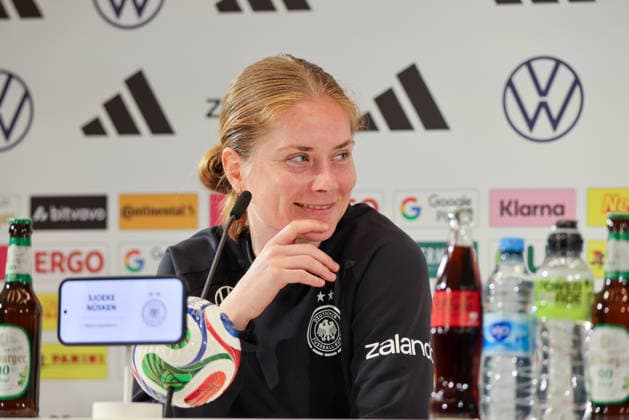 Herzogenaurach, Germany, April 12, 2026 International match preparations for the Womens World Cup qualifier against Austria Press conference in Herzogenaurach Pictured Copyright: HMBxMedia MadeleinexFantini