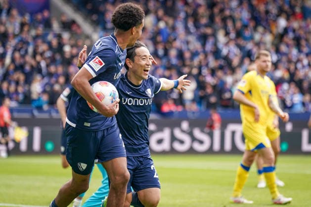 Germany Soccer 2 Bundesliga 2025 2026, Matchday 29 VfL Bochum vs Eintracht Braunschweig Vonovia Ruhrstadion Goal and goal celebration to 2-0 by Koji Miyoshi VfL Bochum, 23 Joy, emotions, jubilation with Francis Onyeka VfL Bochum, 21 Copyright: xJOERANxSTEINSIEKx