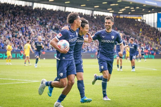 Germany Soccer 2 Bundesliga 2025 2026, Matchday 29 VfL Bochum vs Eintracht Braunschweig Vonovia Ruhrstadion Goal and goal celebration to 2-0 by Koji Miyoshi VfL Bochum, 23 Joy, emotions, jubilation with Francis Onyeka VfL Bochum, 21 Copyright: xJOERANxSTEINSIEKx