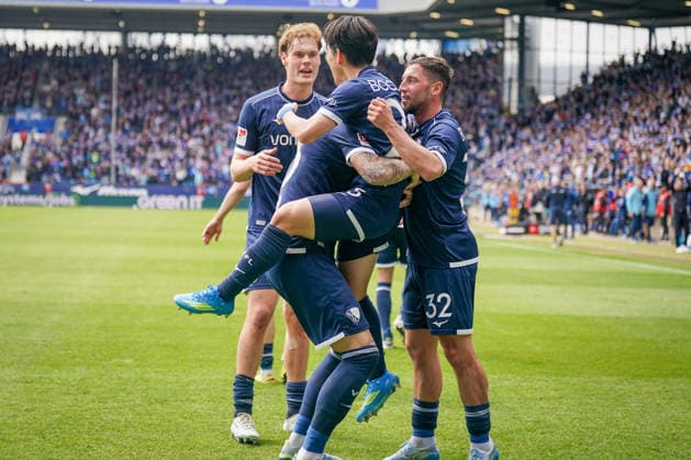 Germany Soccer 2 Bundesliga 2025 2026, Matchday 29 VfL Bochum vs Eintracht Braunschweig Vonovia Ruhrstadion Goal and goal celebration to 2 0 by Koji Miyoshi VfL Bochum, 23 Joy, emotions, jubilation Copyright: xJOERANxSTEINSIEKx
