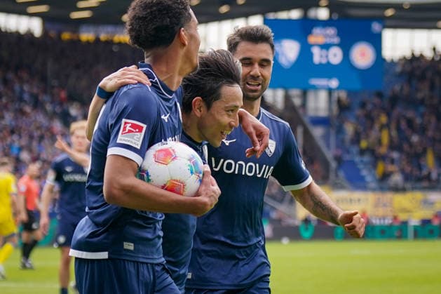 Germany Soccer 2 Bundesliga 2025 2026, Matchday 29 VfL Bochum vs Eintracht Braunschweig Vonovia Ruhrstadion Goal and goal celebration to 2-0 by Koji Miyoshi VfL Bochum, 23 Joy, emotions, jubilation with Francis Onyeka VfL Bochum, 21 and Gerrit Holtmann VfL Bochum, 17 Copyright: xJOERANxSTEINSIEKx