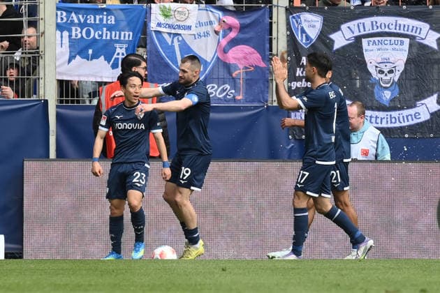 Jubel 2 0, v li , Koji Miyoshi VfL Bochum , Matus Bero VfL Bochum , Gerrit Holtmann VfL Bochum 12 04 2026, Fußball 2 Bundesliga, Saison 2025 2026, 29 Spieltag, VfL Bochum Eintracht Braunschweig DFL regulations prohibit any use of photographs as image sequences and or quasi video Bochum Vonovia Ruhrstadion Nordrhein Westfalen Germany Team2