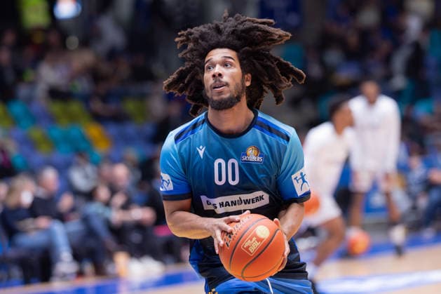 Frankfurt Skyliners MLP Academics Heidelberg, easyCredit BBL Tyger Campbell Skyliners, 00 during the warm up game of the easyCredit BBL between the Frankfurt Skyliners and the MLP Academics Heidelberg on April 12, 2026 at the Süwag Energie ARENA in Frankfurt am Main , Frankfurt am Main Hessen Germany Süwag Energie ARENA
