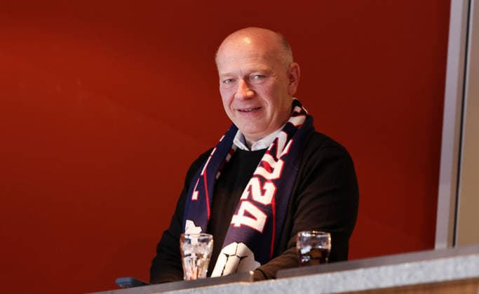Regierender Bürgermeister Kai Wegner (CDU) Zuschauer bei den Eisbären Eishockey Penny DEL Deutsche Eishockey Liga Play Off Halbfinale 3.Spiel Saison 2025 2026 12.04.2026 EHC Eisbären Berlin EBB vs. Kölner Haie KEC *** Governing Mayor Kai Wegner CDU spectators at the Eisbären Sport Eishockey Penny DEL Deutsche Eishockey Liga Play Off Halbfinale 3 Spiel Saison 2025 2026 12 04 2026 EHC Eisbären Berlin EBB vs Kölner Haie KEC